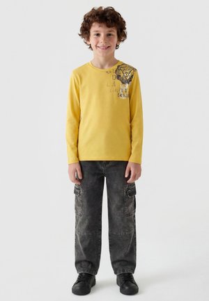 Guess, LOGO-T-SHIRT - T-shirt imprimé - gelb