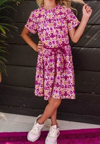 B.NOSY KORTE MOUWEN MET CENTUUR ADORABLE AOP - Vestido informal - pink
