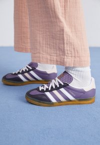 adidas Originals GAZELLE INDOOR Zapatillas shadow violet