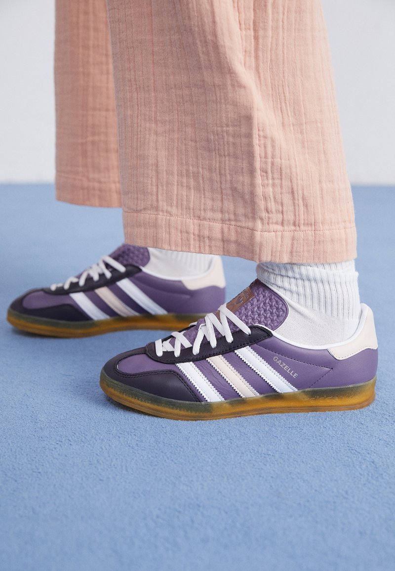 adidas Originals GAZELLE INDOOR - Trainers - shadow violet/footwear white/wonder quartz/purple - Zalando.ie adidas Originals GAZELLE INDOOR - Trainers - shadow violet/footwear white/wonder quartz/purple - Zalando.ie