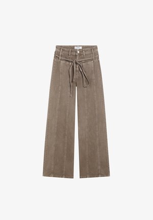Pantalones de pierna ancha en color topo, con una cintura ajustable mediante cordón, líneas de costura verticales y una tela suave y texturizada.