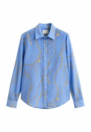 Lichtblauw overhemd met lange mouwen, knopen, en een print van gouden kettingen en touwen, met een puntige kraag en klassieke omslagmanchetten.