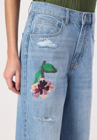 ONLY ONLHOPE  WIDE LEG - Széles szárú - light blue denim