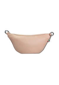 Roze leren crossbody tas met een gebogen silhouet, zilverkleurige hardware en een kleine driekleurige label. Gladde textuur met een ritsluiting.
