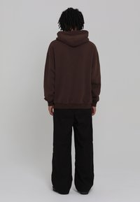 LOW LIGHTS STUDIOS® Felpa con cappuccio - brown