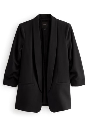Blazer noir sur mesure avec col châle, manches longues et deux poches avant passepoilées, posé à plat sur un fond blanc.