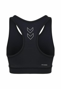 Schwarzer Sport-BH mit Racerback-Design, weißen Chevron-Akzenten und einem Logo am Saum. Hergestellt aus glattem, elastischem Material.