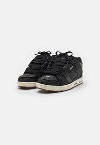 Globe SABRE - Trainers - black/combat