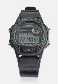 Skaitmeninis Casio laikrodis su juodu plastikinio korpusu ir dirželiu, žaliais akcentais, apvaliu ciferblatu, LCD ekranu ir įvairiais funkcijų mygtukais.