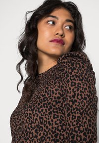 JDY JDYTONSY PUFF SLEEVE - Camisola - brown