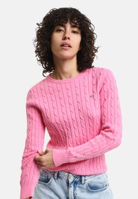 GANT CABLE C NECK - Strickpullover - candy pink