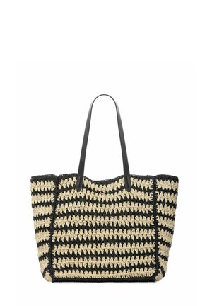 Czarna i beżowa paskowana, pleciona torba na ramię z dwoma czarnymi skórzanymi paskami oraz małym zapięciem na guzik na górze pośrodku.