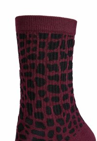 Burgunderfarbener, gestrickter Socke mit einem schwarzen Leopardenmuster, geripptem Design und einem glatten Bündchen.