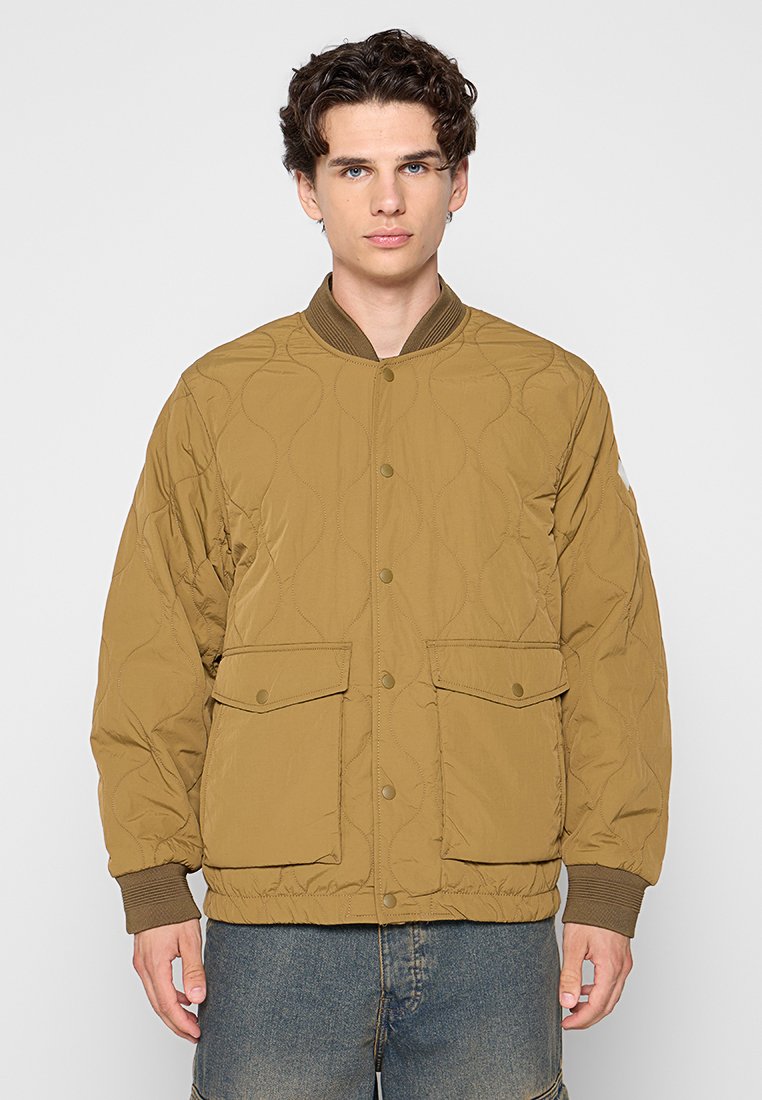 Replay Bomberjacks camel Replay Bomberjacks camel