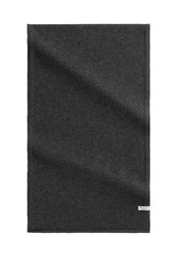 Donkergrijze rechthoekige wollen sjaal met een klein wit merkteken in de rechterbenedenhoek op een witte achtergrond.