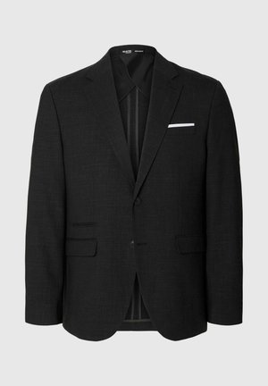 Schwarzer Blazer aus strukturiertem Stoff, einreihiges Design, Reverskragen, zwei vordere Taschen und ein weißes Taschentuch als Detail.