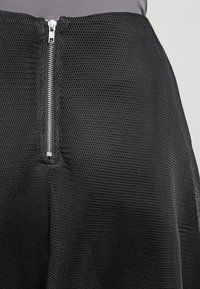 Glamorous Gonna a campana - black