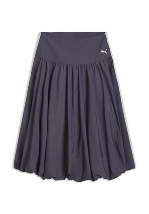 Jupe midi gris foncé froncée avec une large ceinture et un petit logo Puma sur le côté droit de la ceinture.