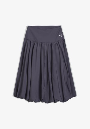 Jupe midi gris foncé froncée avec une large ceinture et un petit logo Puma sur le côté droit de la ceinture.