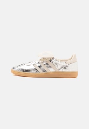 adidas Originals, HANDBALL SPEZIAL - Sneakers laag - silver-coloured metallic/cream white