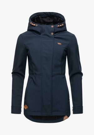 Giacca softshell blu navy con colletto alto, dettagli in bottone rame e tasche laterali. Fodera interna strutturata e vestibilità sagomata.