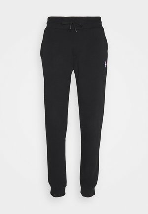 Zwarte taps toelopende joggingbroek met elastische tailleband, trekkoord, zijzakken, boorden aan de enkels en een klein rond logo op de rechterdij.