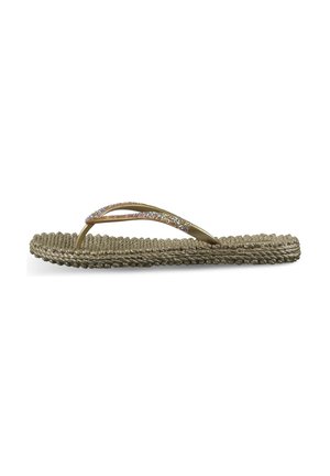 Sandale plate avec semelle en corde tressée et bride de tongs dorée pailletée sur fond blanc.