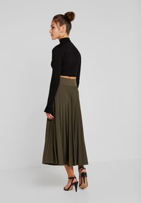 Anna Field Petite Saia evasé - olive night