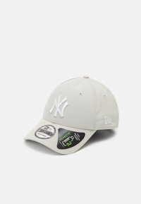 New Era REPREVE 9FORTY® UNISEX - Cap - stone/white/beige - Zalando.at