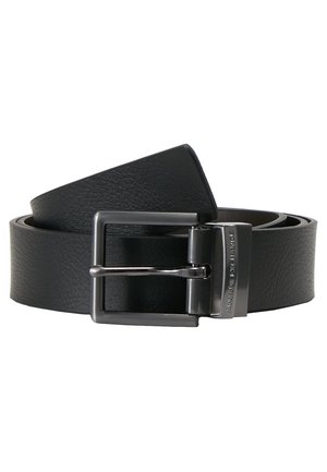 Cintura nera in pelle con finitura testurizzata, dotata di una fibbia rettangolare in metallo argentato con un design elegante e dettagli del logo.