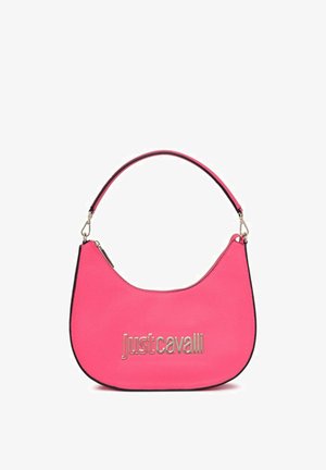 Bolso rosa en forma de media luna con correa corta y logo plateado de Just Cavalli en la parte frontal sobre un fondo blanco.