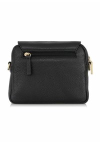 Czarna skórzana torba o teksturowanym wykończeniu, z zamkiem błyskawicznym na górze oraz przednią kieszenią na zamek. Złote akcenty na hardware'u podkreślają design.