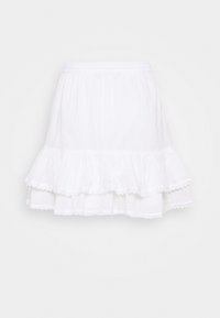 Valkoinen kerrosmainen hame, joka on valmistettu kevyestä kankaasta. Hameessa on röyhelökerroksia ja pitsireunus alareunassa. Jousto-oliomahdollisuudet mukavaa käyttöä varten.