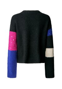 Schwarzer, kurzer Pullover mit langen Ärmeln und mehrfarbigen Streifen: Pink, Blau und einem cremfarbenen Abschnitt, mit dekorativen Akzenten in Pink.