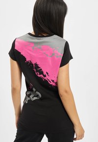 Dangerous DNGRS ANGER  - Apdrukāts T-krekls - black