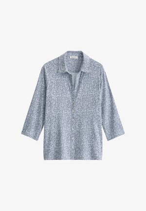 Jasnoniebieska koszula na guziki z małym ciemnym kwiatowym wzorem i rękawami do trzy czwarte, kołnierzykiem oraz metką Marc O'Polo wewnątrz kołnierza.