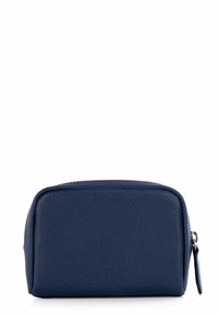 Borsa in pelle blu navale con una finitura testurizzata, parte superiore arrotondata e chiusura con zip. Piccola linguetta laterale per una facile maneggevolezza. Forma compatta e rettangolare.