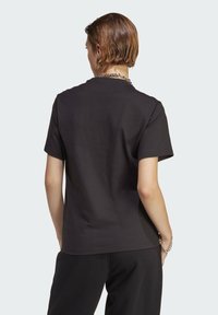 adidas Originals ESSENTIALS REGULAR TEE - T-shirt basic