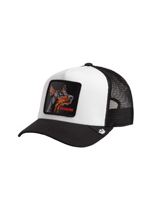 Gorra de camionero en blanco y negro con parte trasera de malla, que presenta un parche con la cabeza de un perro Doberman y texto rojo que dice "CUIDADO" en el frente.