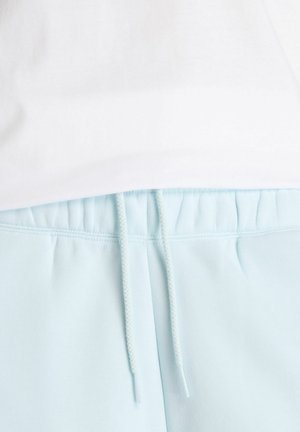 Pantalons de survêtement bleu clair avec une taille élastique, un cordon de serrage réglable et une texture douce. Le tissu semble lisse et léger.