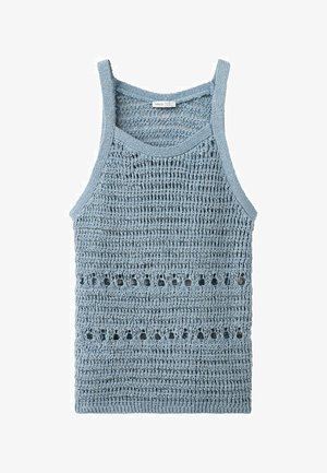 Débardeur tricoté bleu clair sans manches avec une maille ajourée et des trous décoratifs horizontaux sur le devant.