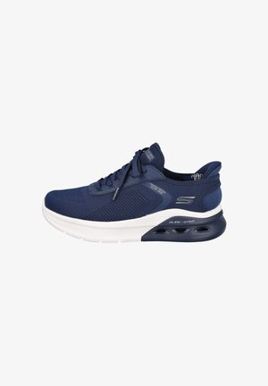 Zapatillas Skechers Glide-Step en azul marino con suela blanca, parte superior de malla, cordones y amortiguación visible en el talón.