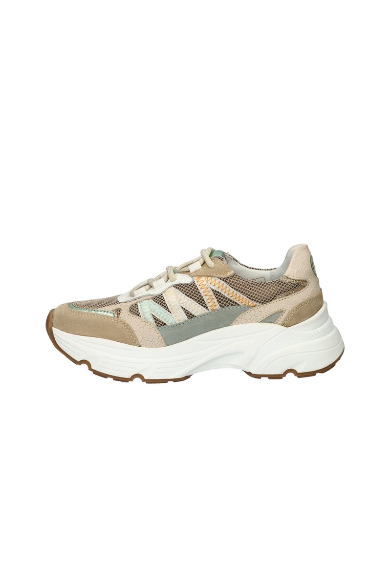 Beige und graue Sneaker mit Mesh- und Wildleder-Overlays, kontrastierenden Nähten, dicke weiße Sohle und strukturiertem Fersenbereich.