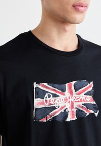 Pepe Jeans CLAG - Tričko s potlačou - black