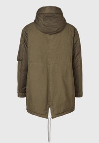 Olivgrön jacka med ett vadderat huva, kontrasterande släta ärmar, justerbar dragsko i nederkant och en ficka på vänster arm.