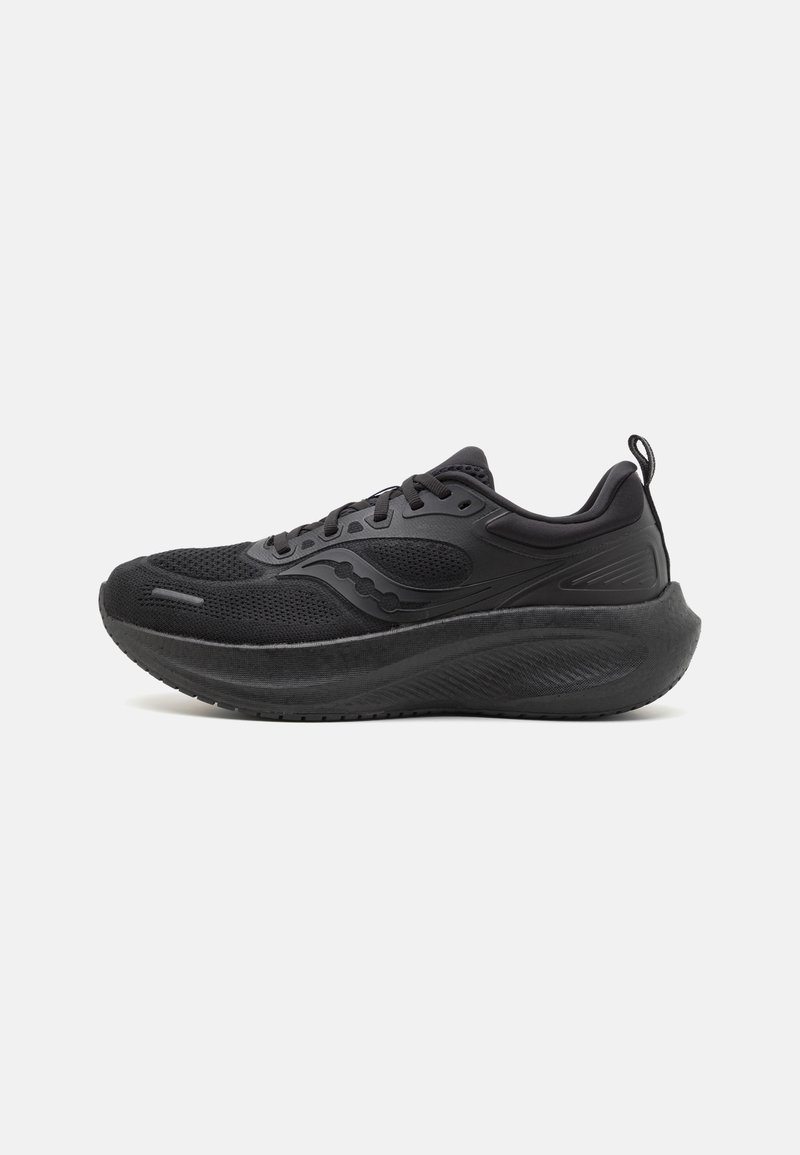 Scarpa sportiva nera con tomaia in rete, suola testurizzata e collarino imbottito. Design con lacci e linguetta sul tallone per indossarla facilmente.