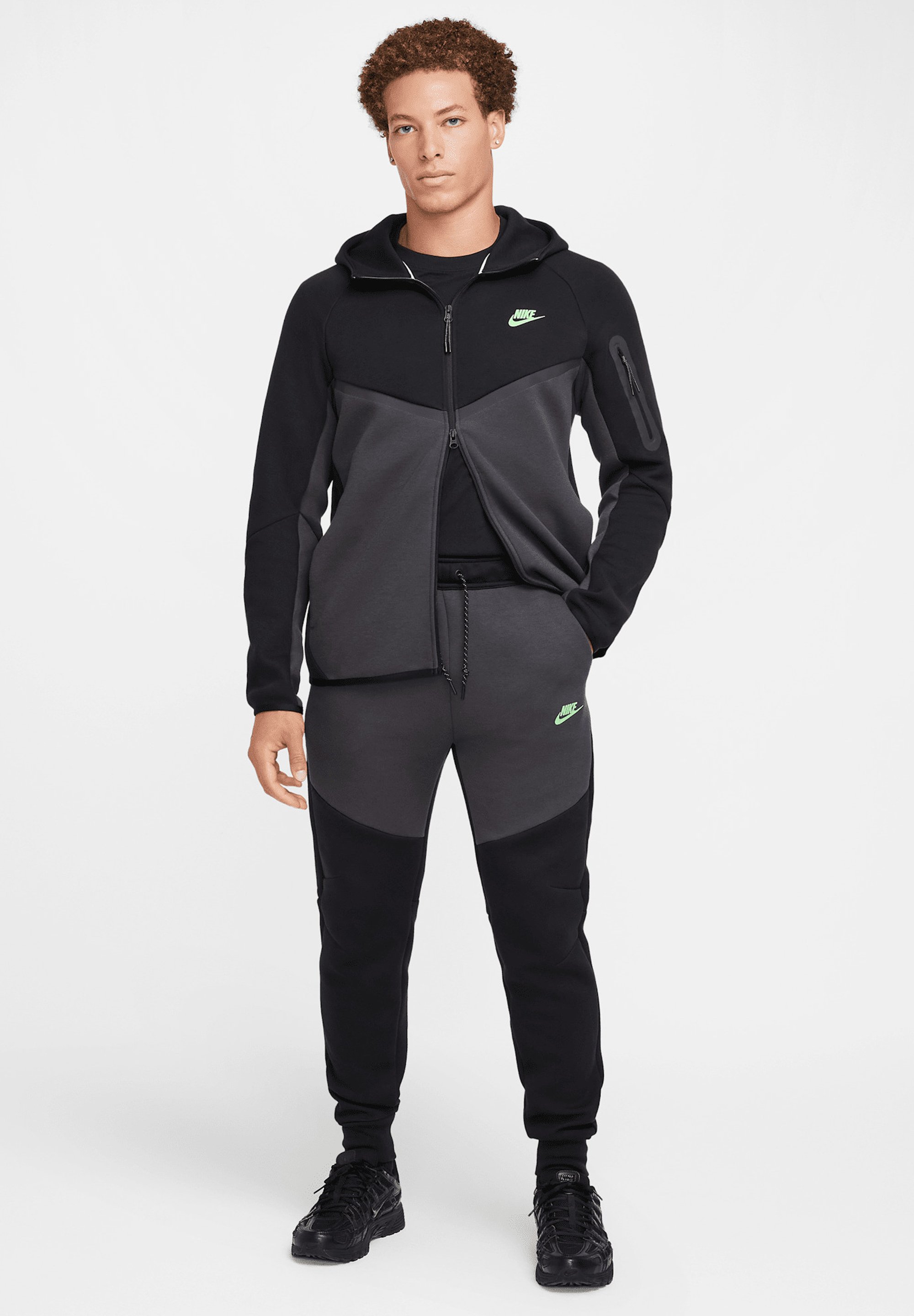 Nike Sportswear Pantalon de survêtement - black anthracite green  strike/noir - ZALANDO.FR