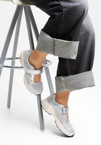 Bershka MARY JANE - Balerini cu barete - silver-coloured