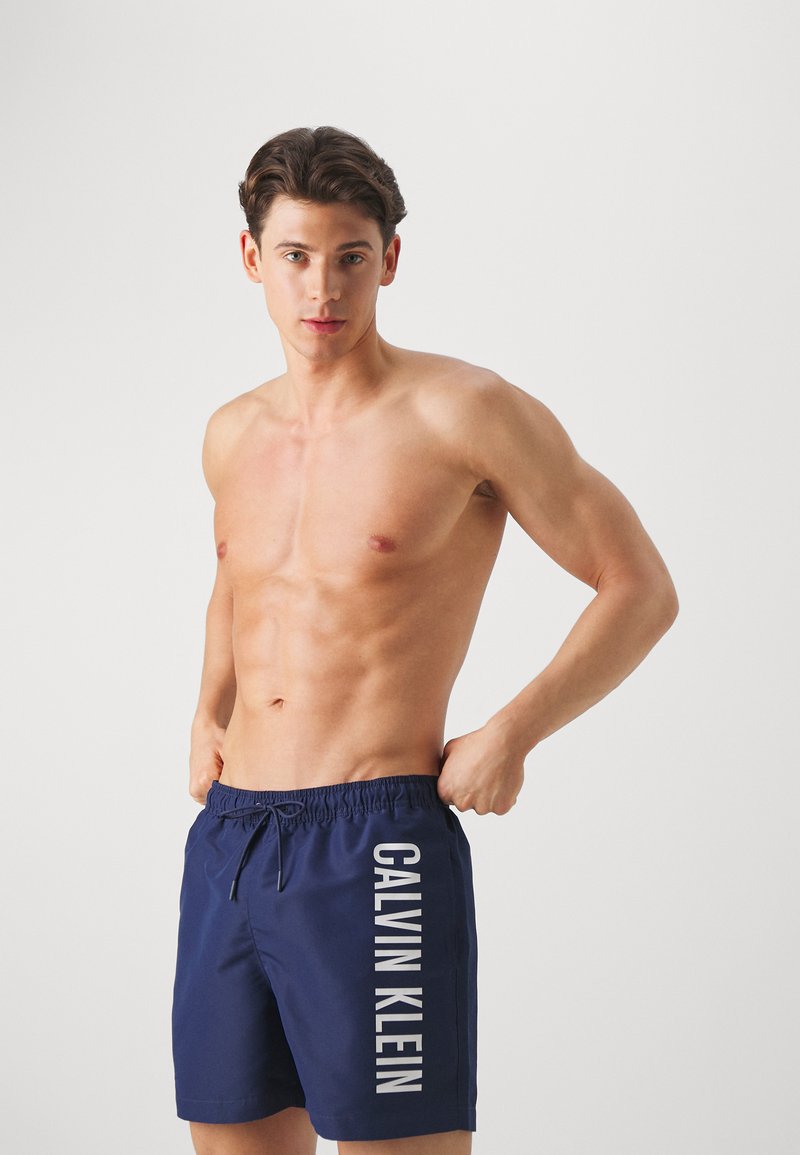Calvin Klein Swimwear MEDIUM DRAWSTRING - Plaukimo šortai - signature navy