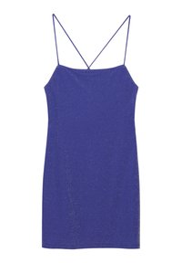 Lila spagettibandsklänning med en figurnära design, tillverkad av ett glänsande tyg, med en slät yta och subtil lyster genom hela.